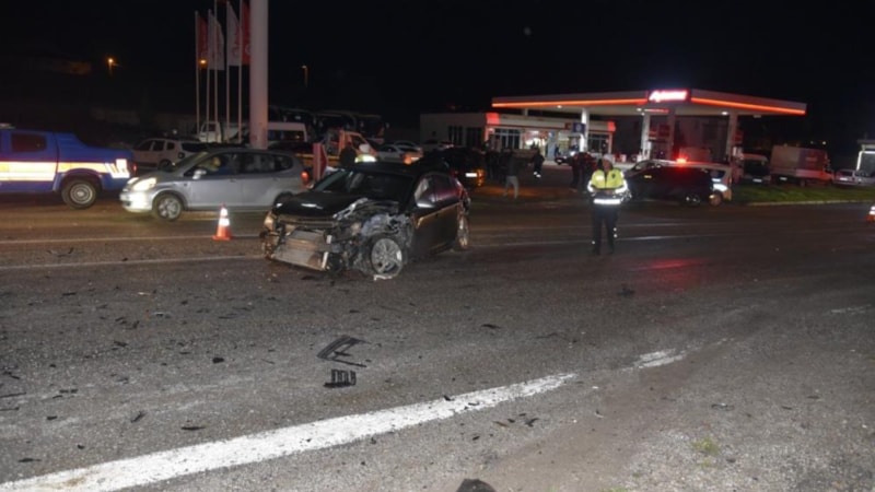 Gümüşhane'de kazaya karışan otomobil yayalara çarptı: 11 yaralı