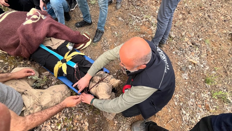 Elazığ'da uçurumdan düşen vatandaşı itfaiye ekipleri kurtardı