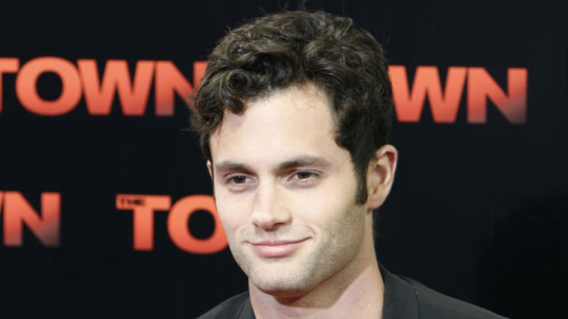 Oyuncu Penn Badgley herkesi şaşırttı: Başucumda Kur'an-ı Kerim var