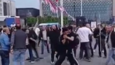 Taksim’de iki grup arasında kavga