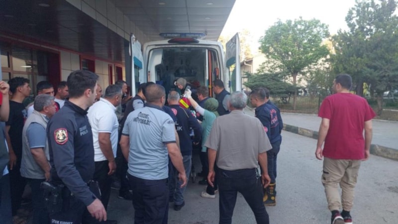 Gaziantep'te sulama kanalına düşen çocuğu annesi kurtardı