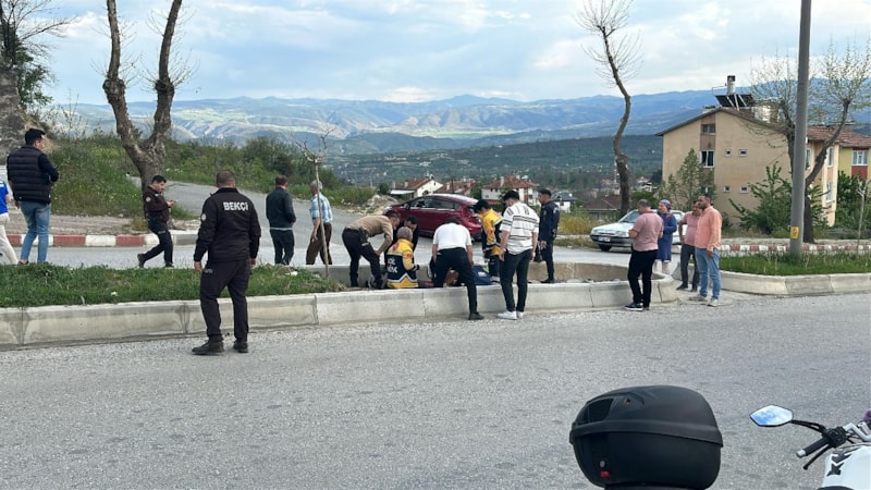 Kastamonu'da virajı alamayan motosiklet refüje çarptı