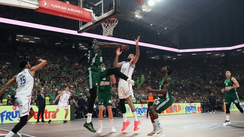 Panathinaikos son maçta Anadolu Efes'i yıktı