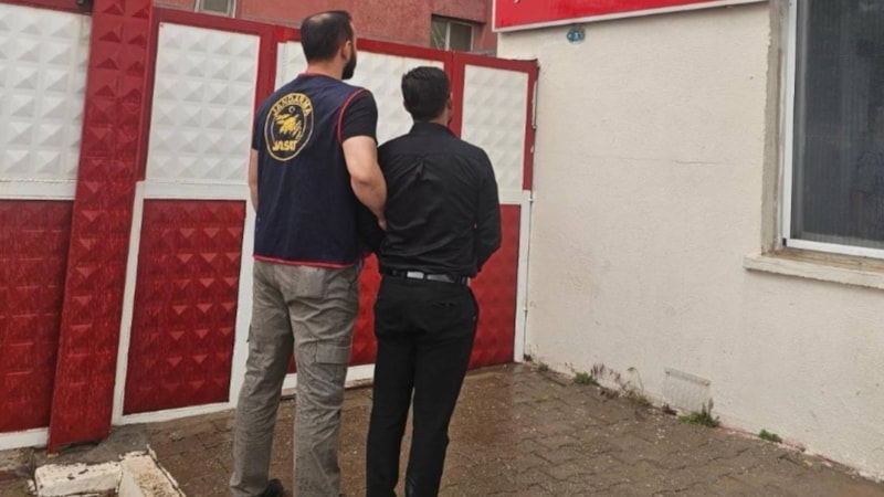 Mardin'de cezaevi firarisi düğünde saz çalarken yakalandı