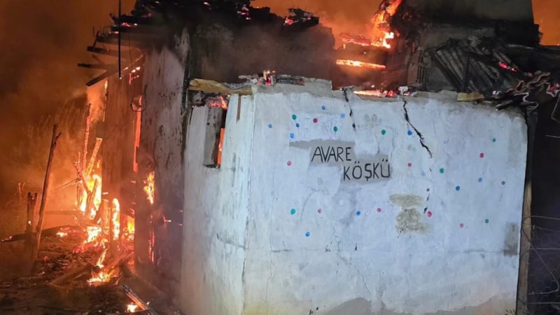 Tokat'ta köyde çıkan yangında 3 ev küle döndü