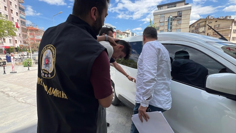 Konya'da tartıştığı kişinin kafasına vurdu