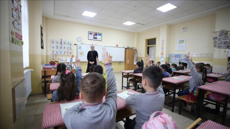 MEB: Öğretmenlerin şehir içi yer değiştirme başvuruları başlıyor