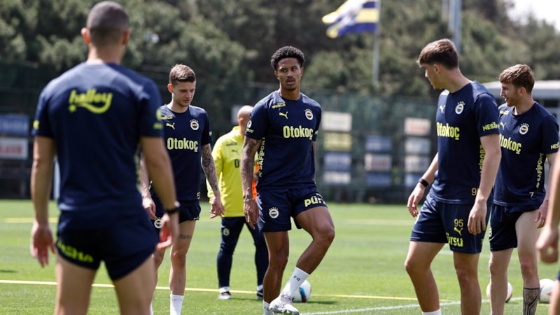 Fenerbahçe'de Jayden Oosterwolde idmana katıldı