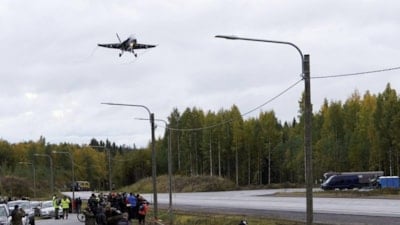 Finlandiya'da orduya ait savaş uçağı düştü