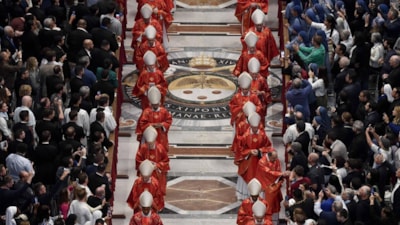 Vatikan'da papa seçimi başlıyor: Bir araya geldiler