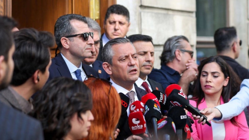 Özgür Özel: CHP'li belediyeler sokak hayvanları yasasını uygulamayacak