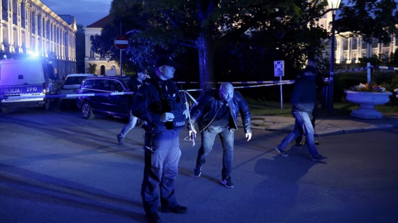 Varşova Üniversitesi'nde baltalı saldırı dehşeti