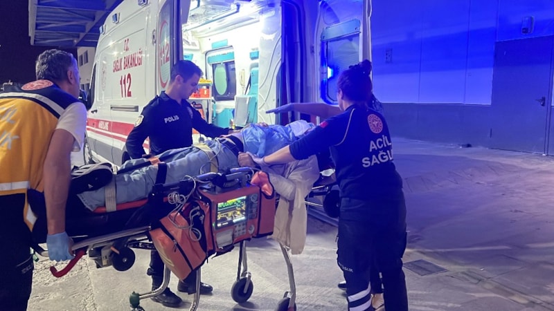 Konya'da ağaca çarpan otomobilin sürücüsü ağır yaralandı