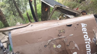 Hindistan'da helikopter düştü, 5 kişi öldü