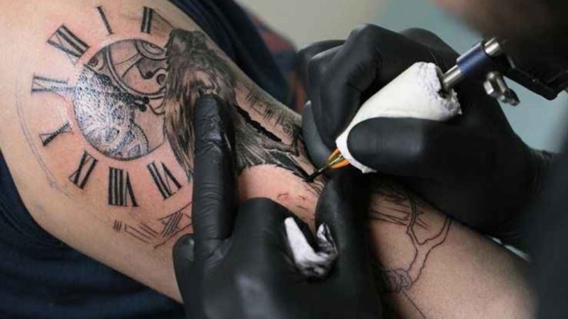 Dövmeciler dikkat! Bu ürünlerin satışı yasaklandı: İşte sebebi