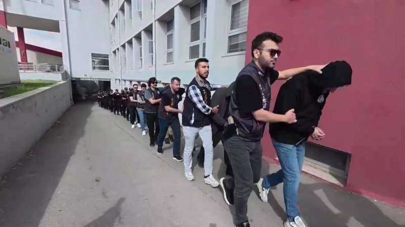 Adana'da yurt dışı bağlantılı yasa dışı bahis şebekesi çökertildi: 15 tutuklama