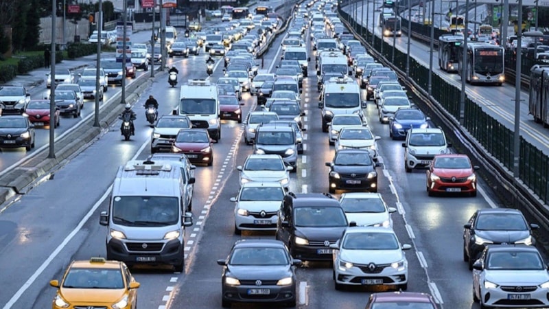 Trafikte yeni dönem başlıyor: Artık bu araçlar trafiğe çıkamayacak
