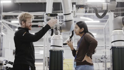 Amazon'un yeni robotu Vulcan, nesneleri dokunarak tanıyabiliyor