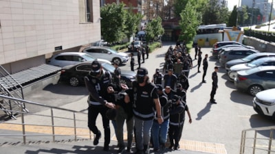 FETÖ finansörü Maydonoz Döner'e operasyon: 23 gözaltı