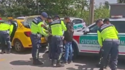 Sakarya'da 4 kaçak göçmen, takside yakalandı