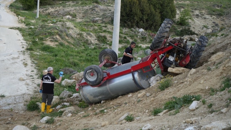 Burdur'da şarampole devrilen traktörün sürücüsü hayatını kaybetti