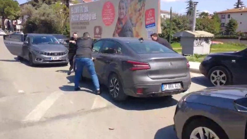 Sahte baz istasyonu kuran yabancı uyruklu 7 şüpheli suçüstü yakalandı