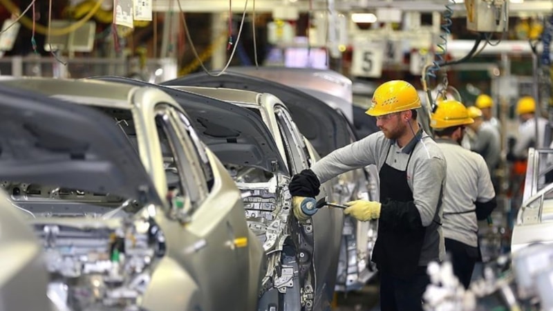 Alman otomobil üreticileri BMW, Mercedes ve Volkswagen'in karı Çin etkisiyle düşüyor