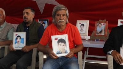 Evlat nöbeti tutan baba: Kandil samimiyse hemen fesih kararı alır