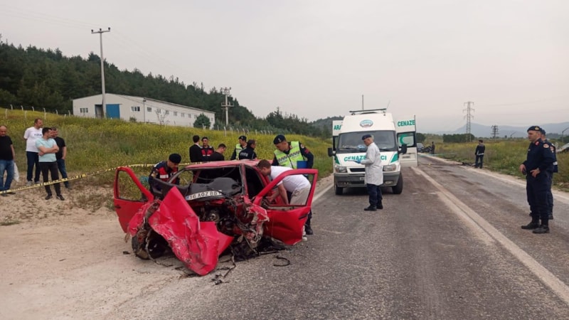 Bilecik'te otomobiller çarpıştı: 3 ölü, 1 yaralı