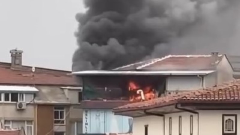 Bursa'da 4 katlı iş merkezinde yangın