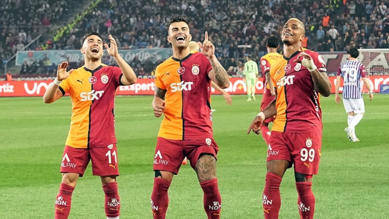 Lider Galatasaray, Trabzonspor'u iki golle geçti
