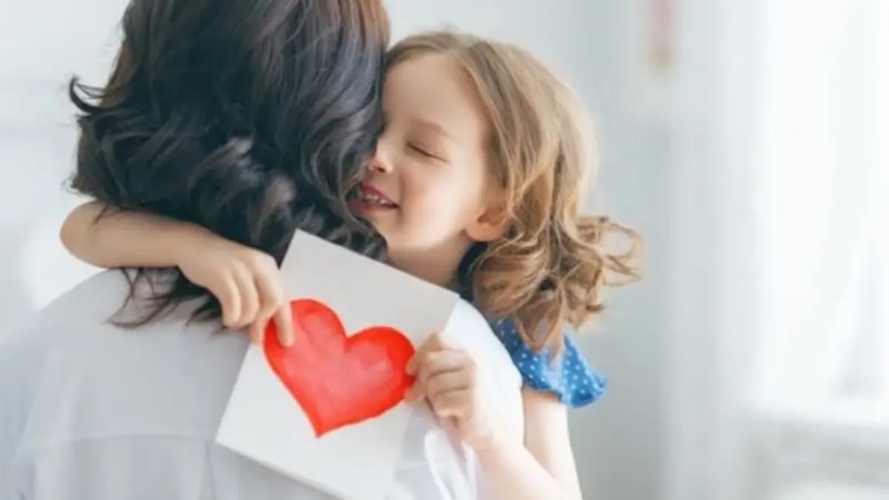 Anneler Günü mesajları 2025: Duygusal, resimli, anlamlı en güzel Anneler Günü kutlama sözleri