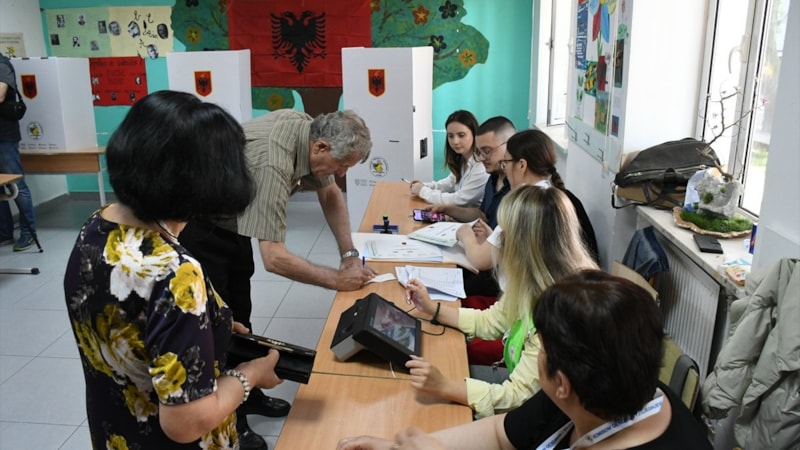 Arnavutluk'ta genel seçimde oy kullanma işlemi başladı