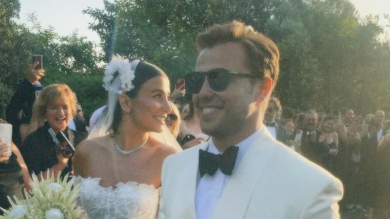 Tolga Sarıtaş'tan Zeynep Mayruk'a sürpriz parti