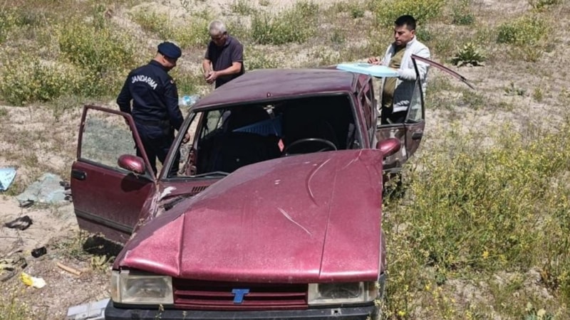Burdur'da otomobil şarampole yuvarlandı: 5 yaralı