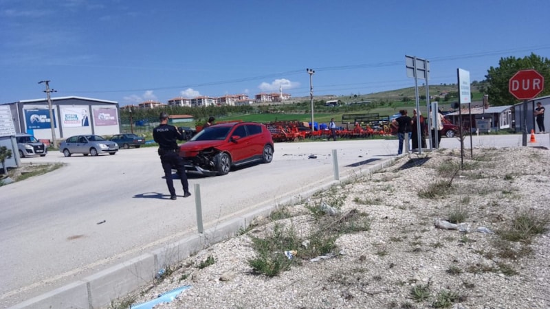 Burdur'da motosiklet ile otomobil kafa kafaya çarpıştı: 1 ölü