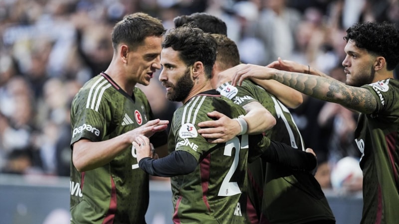 Beşiktaş, Adana Demirspor'u dört golle geçti