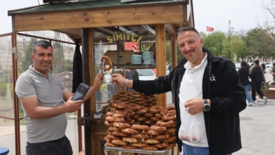 Sivas'ta seyyar simit tezgahına POS cihazı koydu