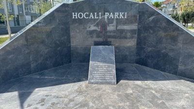 Sakarya'da Hocalı Katliamı şehitlerinin anıldığı hitabe harçla kaplandı
