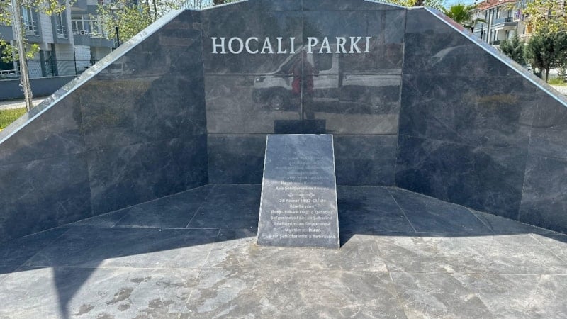 Sakarya'da Hocalı Katliamı şehitlerinin anıldığı hitabe harçla kaplandı