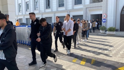 Kocaeli'de sahte araç kiralama sitesiyle 122 kişiyi dolandıran şüpheliler tutuklandı