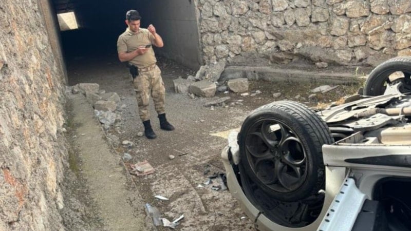 Diyarbakır'da otomobil köprüden uçtu: 3 yaralı