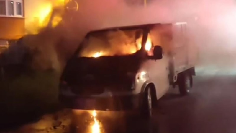 Samsun'da park halindeki kamyonet küle döndü