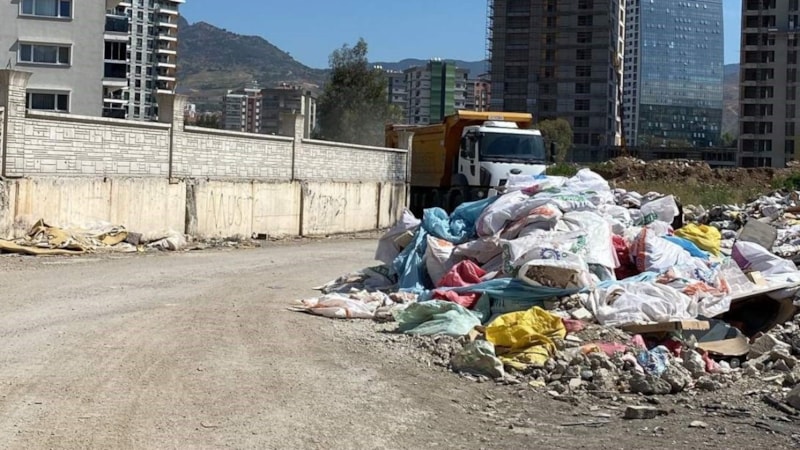 CHP'li İzmir'de vatandaşların çöp isyanı: Hindistan'a döndük