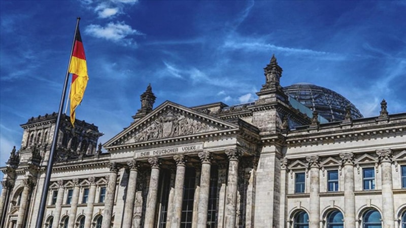 Almanya'da darbe teşebbüsüyle suçlanan örgüte ait dernek yasaklandı