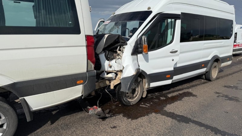 Şanlıurfa'da öğretmenleri taşıyan minibüsler çarpıştı