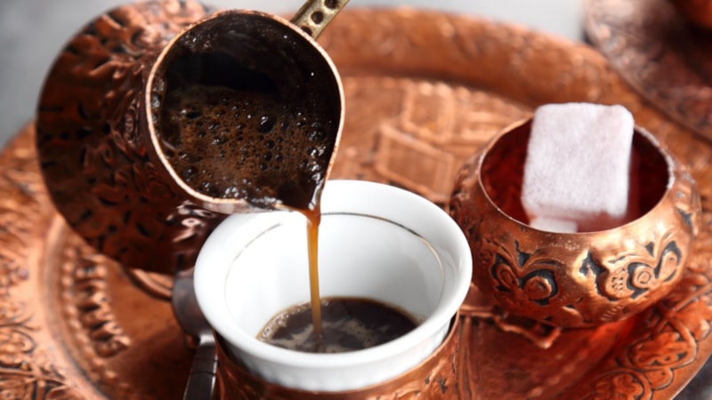 Diğer kahvelerin aksine bakın Türk kahvesinin köpürmesinin nedeni bakın neymiş…