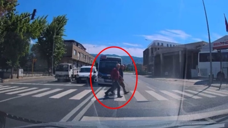 Bursa'da yolcu minibüsü kural tanımadı