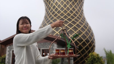 Rize’de Japon çay ustası Türk usulü çay demledi