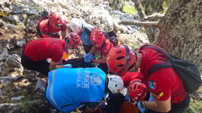 Muğla'da 81 yaşındaki Alman paraşütçü kayalıklara düştü